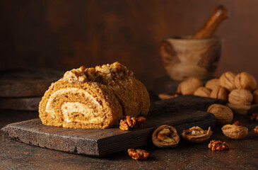 Cake with brown sugar, walnuts, and cream.