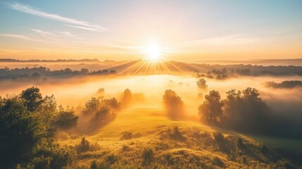 Obraz premium Golden Sunrise Over Foggy Rolling Hills Landscape