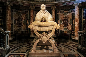 Statua di Papa Pio IX nella Basilica di Santa Maria Maggiore. Roma, Italia