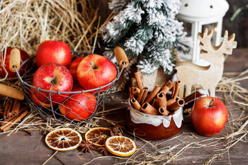 Classic Christmas home decoration with red apples and cinnamon sticks.