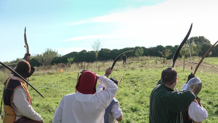 Groupe d'archers médiévaux