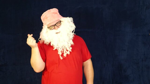 Old Cupid gives gifts