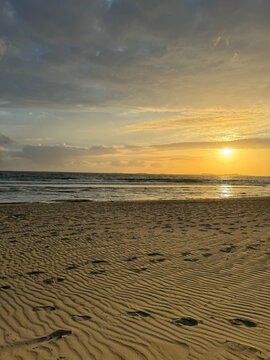 sunset on the beach Sola stranda