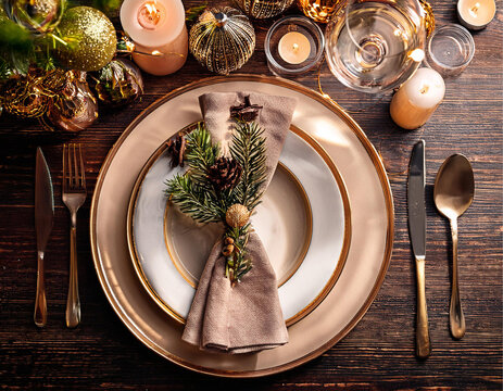 Mesa y cubiertos para fiesta vasos de cristal para comida de Navidad y fin de año