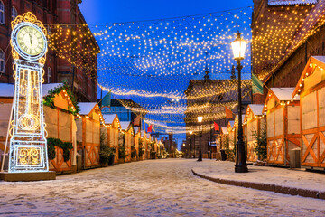 Beautiful Christmas market in the Main City of Gdansk at dawn. Poland © Patryk Kosmider