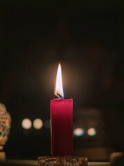 Im Advent, Lichterschein der Kerzen im Zimmer