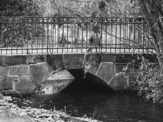 Im Park kleine Brücke, Umsetzung in schwarz weiß