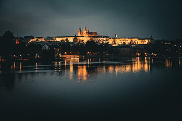 Burg bei Nacht