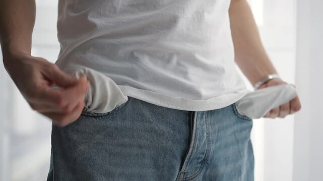 The pockets are empty.
There is nothing in the pockets.
The guy shows that there is no money in his jeans,
Empty pockets on jeans