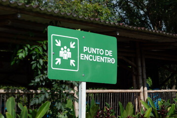 Emergency meeting point signage, safety concept