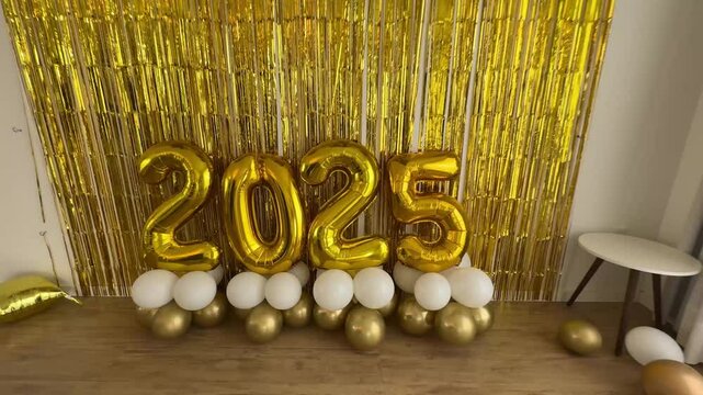 2025 bal&otilde;es dourados celebra&ccedil;&atilde;o ano novo 