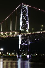 Obraz premium Ponte Hercílio Luz Florianópolis Iluminada 2024