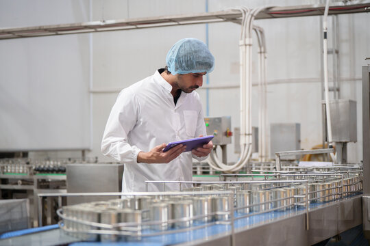 Inspector in the manufacturing industry, machinery control, technology, quality control
