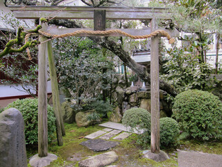 日本：「義仲寺(gicyu-ji)」にある木曽八幡社／滋賀県大津市