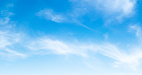 Obraz premium Sky cloud background blue skyline summer white cloudy clear nature spring winter landscape weather sunshine horizon air light eco system wallpaper environment suny pattern backdrop fluffy season.