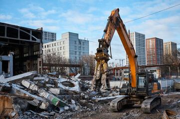 Excavator with hydraulic scissors