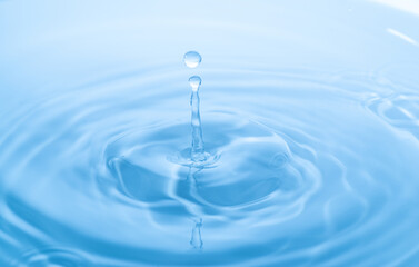 美しい水滴のアクション