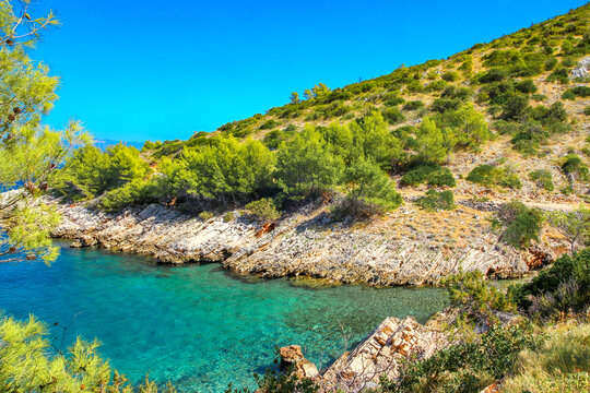 A bicycle trip around the island of Hvar, wild beaches near Jelsa, an ideal place for a holiday break