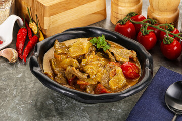 Yellow THai curry with beef