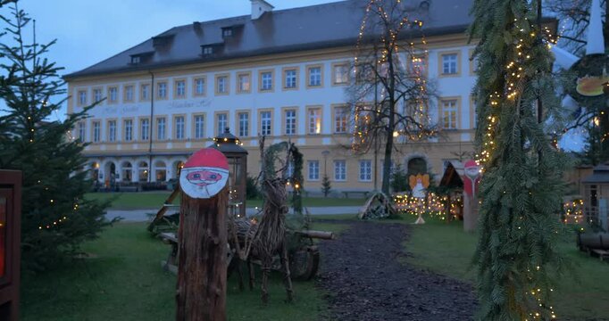 Christkindlmarkt auf dem Kapellplatz, Alt&ouml;tting, Bayern, Deutschland
