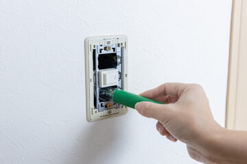 照明スイッチの検電
