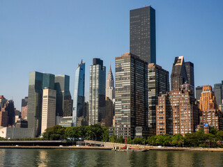 Fototapeta premium new york manhattan view from east river Roosvelt Island