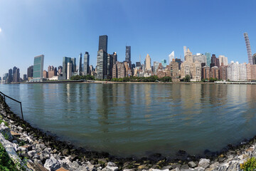 Fototapeta premium new york manhattan skyline view from east river Roosvelt Island