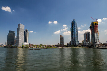Naklejka premium new york manhattan view from East river