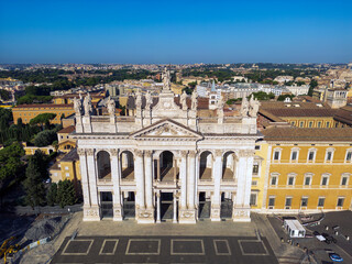 Vista aerea della Basilica di San Giovanni a Roma.Religione e storia in una città unica