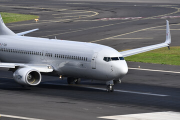 Fototapeta premium THE BEAUTY OF ENGINEERING IN COMMERCIAL AIRCRAFT AND THE PLEASURE OF TRAVELING