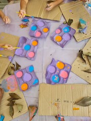 Obraz premium child draws paints