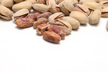 白背景のピスタチオ