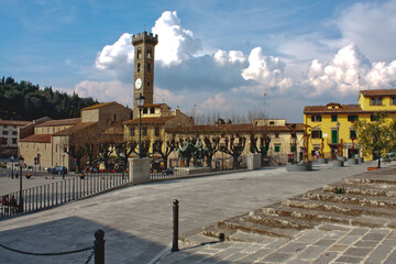 Obraz premium Serene Town Square with Historic Clock Tower 0007