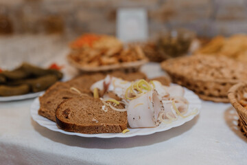 Traditional Appetizer Platter Featuring Slices of Cured Meat and Rye Bread