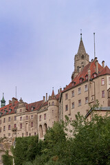 Obraz premium Majestic Sigmaringen Castle Perched on Rugged Cliff Above Tranquil Danube: Historic Hohenzollern Residence Showcases Medieval Architecture and Royal Collections in Picturesque Baden-Wurttemberg