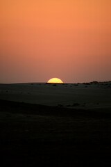 Obraz premium sunset view in the desert at doha, qatar