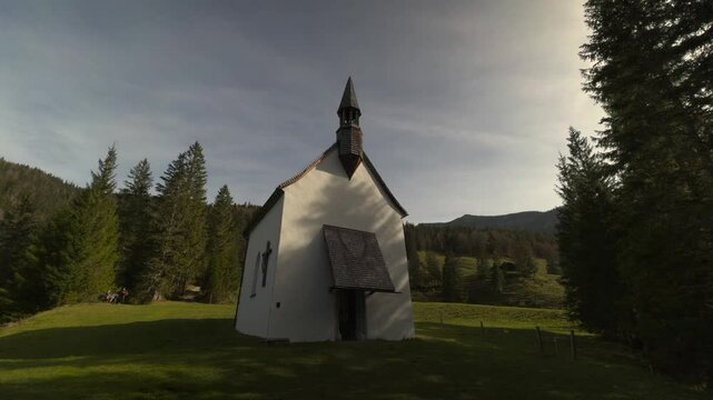 Katholische Bergkapelle Maria Hilf im Valepp Gemarkung des Marktes Schliersee in Bayern, Deutschland. Beautiful and unique Maria Hilf chapel in Valepp in Bavaria, Germany. Catholic mountain chapel. 