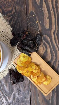 Chips de pl&aacute;tano deshidratados artesanales caseros con sabores dulces y salados
