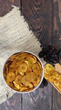 Chips de pl&aacute;tano deshidratados artesanales caseros con sabores dulces y salados