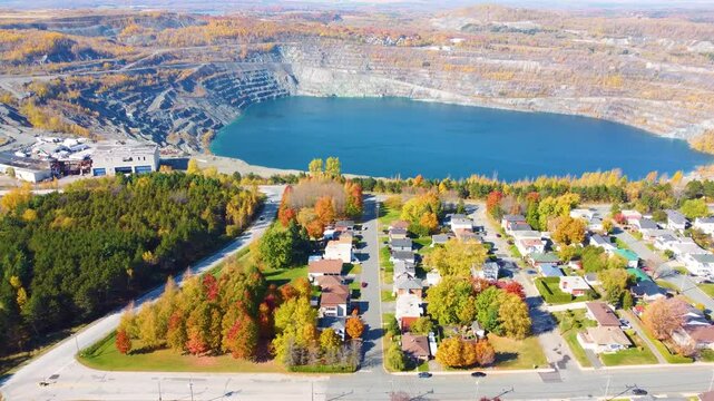 Black Lake neighborhood and vibrant autumn colors in Thetford Mines, Qu&eacute;bec