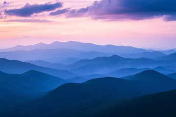 Obraz premium Ridge at Twilight in Summer with a Cooling Breeze: Serene Views