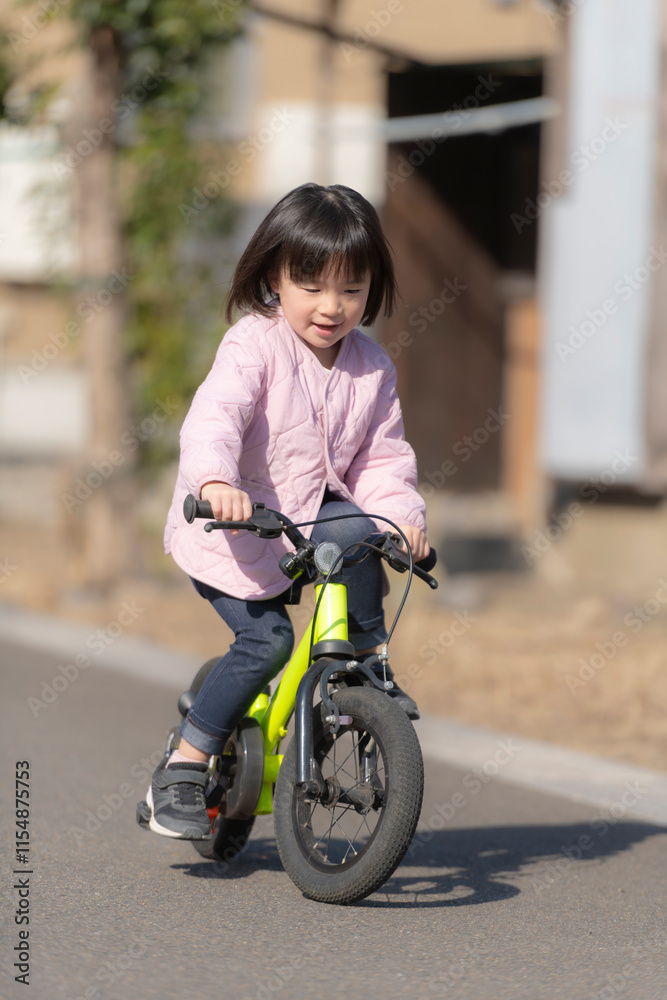 Poster 自転車練習を頑張る幼い女の子