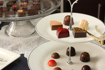 ティースタンドに乗ったボンボンショコラ
