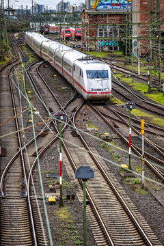 Frankfurt Hauptbahnhof Images – Browse 518 Stock Photos, Vectors ...