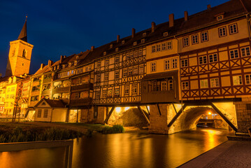 Die Krämerbrücke in Erfurt zur blauen Stunde