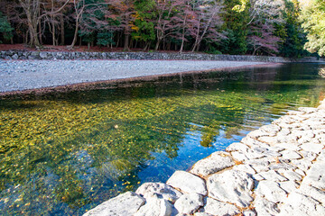 伊勢神宮内宮の御⼿洗場