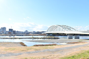 河川に架かる橋