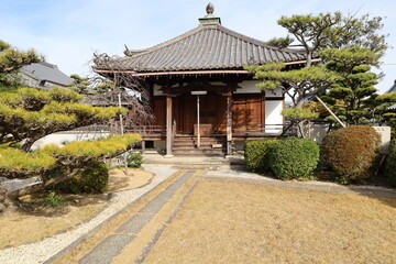 A Japanese temple : the scene of a subordinate one in the precincts of Kumeda-dera Temple in Kishiwada City in Osaka Prefecture　