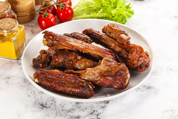 Roasted duck wings with sauce