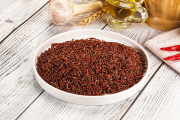 Red raw dry rice gor cooking